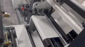 Línea de recubrimiento y laminación por extrusión de una cara en planta del cliente